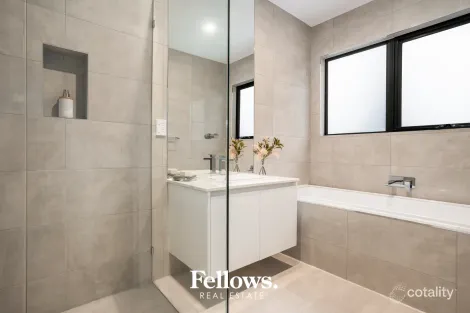 Property photo of 2/17 Rheanva Street Berwick VIC 3806