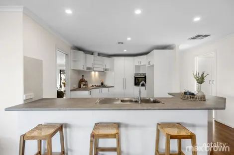 Property photo of 10 Kingsburgh Lane Lilydale VIC 3140