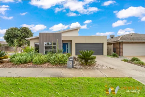 Property photo of 18 Castletown Boulevard Weir Views VIC 3338