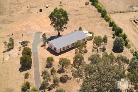 Property photo of 18 Obrien Court Heathcote VIC 3523