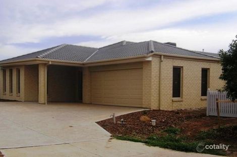 Property photo of 5 Asthima Way Caroline Springs VIC 3023