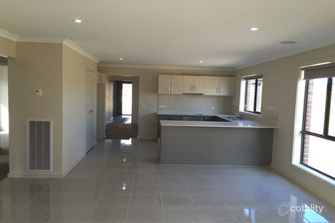 Property photo of 15 Bimberry Circuit Clyde VIC 3978