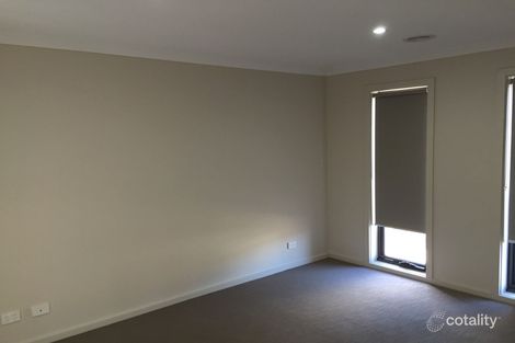 Property photo of 15 Bimberry Circuit Clyde VIC 3978