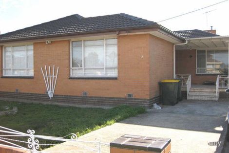 Property photo of 3 Stradbroke Drive St Albans VIC 3021