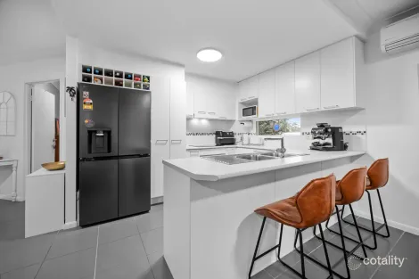 Property photo of 4/109 Callaghan Street Mooroobool QLD 4870