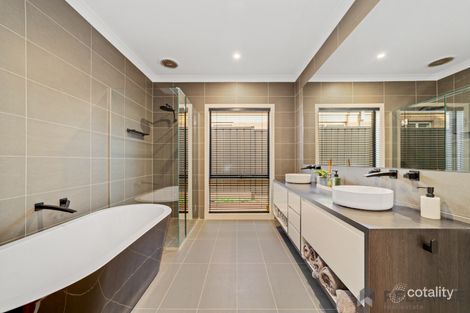 Property photo of 21 Jade Crescent Cobblebank VIC 3338