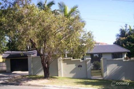 2 Tambourah Dr, Benowa, QLD 4217