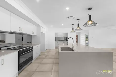 Property photo of 2 Hummock View Drive Craignish QLD 4655