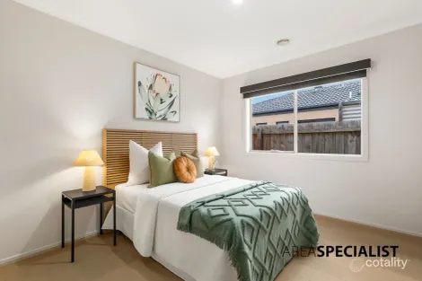 Property photo of 9 Banjo Circuit Lynbrook VIC 3975