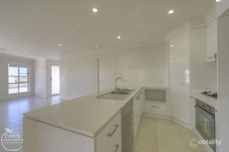 Property photo of 2/72 Acacia Drive Miles QLD 4415