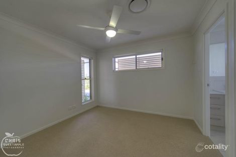 Property photo of 2/72 Acacia Drive Miles QLD 4415