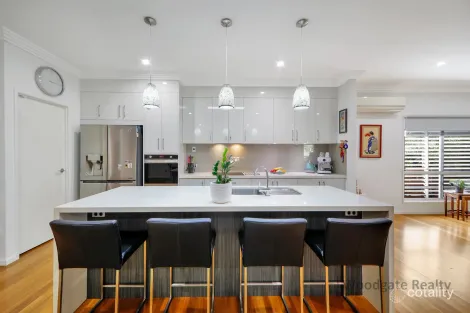 Property photo of 10 Paperbark Court Woodgate QLD 4660