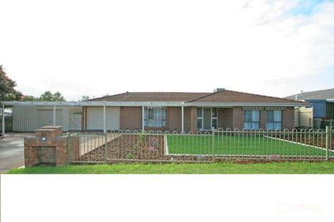 10 Orana Dr, Morphett Vale, SA 5162
