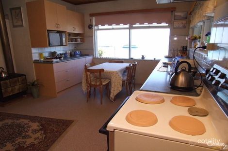 18 Flinders Tce, Penneshaw, SA 5222