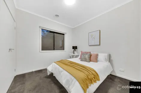 Property photo of 18 Grandiflora Grove Point Cook VIC 3030