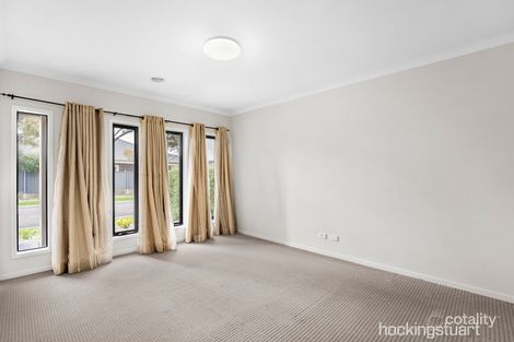 Property photo of 25 Redcliffe Parade Tarneit VIC 3029