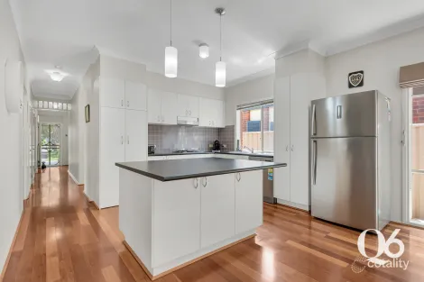 Property photo of 1 Lind Place Caroline Springs VIC 3023