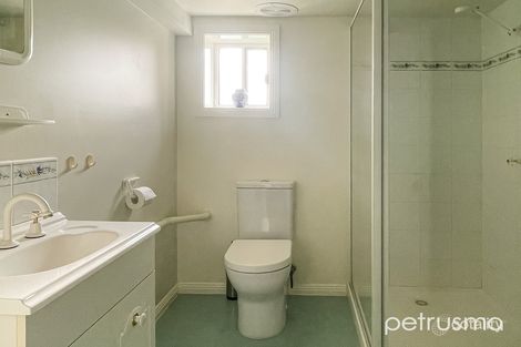 Property photo of 19 Malunna Road Lindisfarne TAS 7015