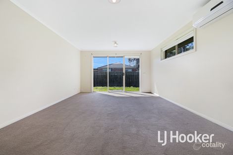 Property photo of 17 Tribuzi Close Pakenham VIC 3810