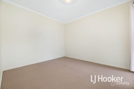 Property photo of 17 Tribuzi Close Pakenham VIC 3810