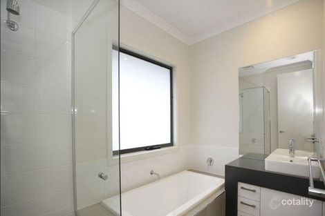 Property photo of 10 Pemberton Lane Sandhurst VIC 3977