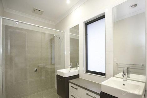 Property photo of 10 Pemberton Lane Sandhurst VIC 3977