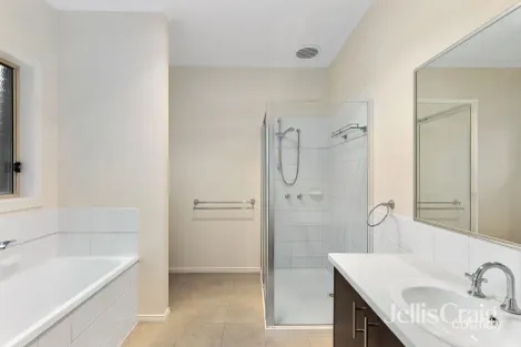 Property photo of 13 Banfield Terrace Greensborough VIC 3088