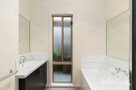 Property photo of 13 Banfield Terrace Greensborough VIC 3088