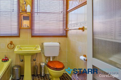 Property photo of 11 Lewin Crescent Bradbury NSW 2560