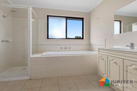 Property photo of 2/26 Kelvin Grove Werribee VIC 3030