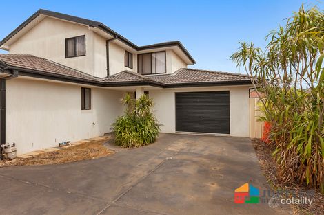 Property photo of 2/26 Kelvin Grove Werribee VIC 3030