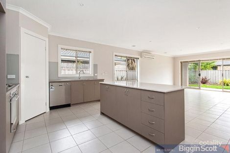 Property photo of 10 Flinders Chase Sandhurst VIC 3977