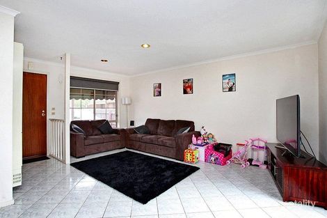 Property photo of 2/6 Oakfield Court Melton South VIC 3338