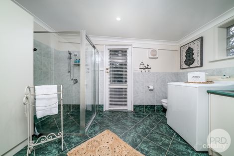 Property photo of 24 Plumpton Road Kooringal NSW 2650