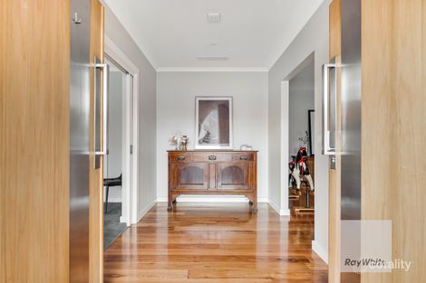 Property photo of 8 Irving Close Greenvale VIC 3059