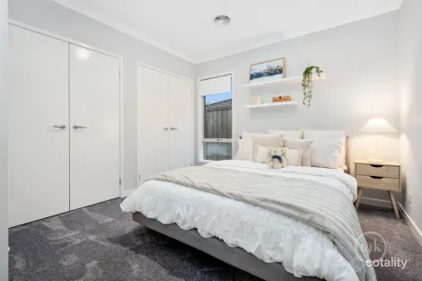 Property photo of 10 Gallivant Drive Doreen VIC 3754