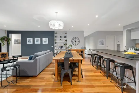 Property photo of 10 Gallivant Drive Doreen VIC 3754