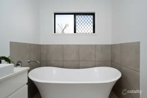 Property photo of 15 Stableford Grove Rosslea QLD 4812