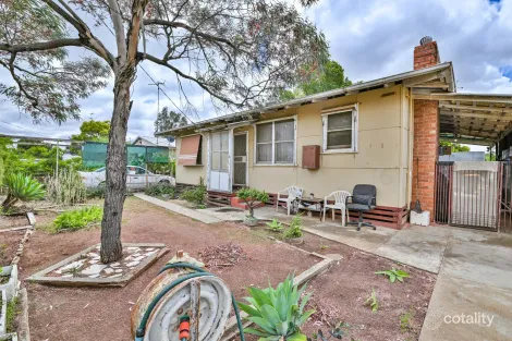 Property photo of 16 Warlen Avenue Robinvale VIC 3549