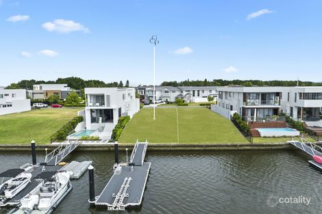 Property photo of 5021 Harbourview Drive Hope Island QLD 4212
