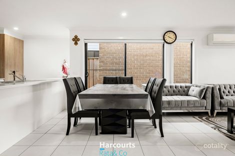 Property photo of 14 Oscar Circuit Roxburgh Park VIC 3064