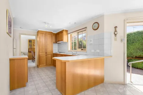 Property photo of 2/11 Howell Close Doncaster East VIC 3109