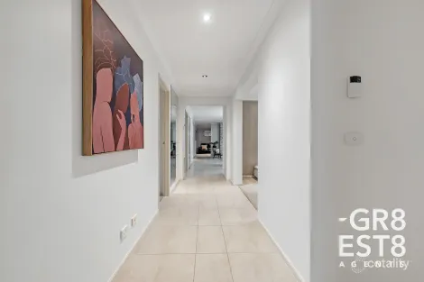 Property photo of 24 Von Nida Drive Cranbourne North VIC 3977