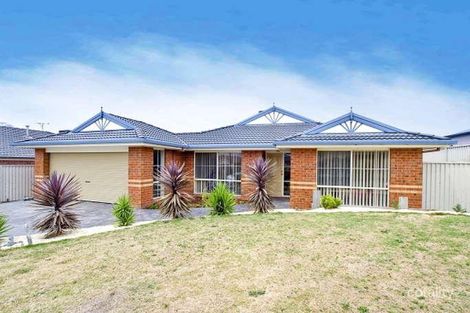 Property photo of 4 Winton Retreat Cranbourne East VIC 3977