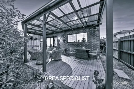 Property photo of 11/122 Kennington Park Drive Endeavour Hills VIC 3802