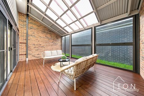 Property photo of 2 Frogmore Lane Cranbourne North VIC 3977
