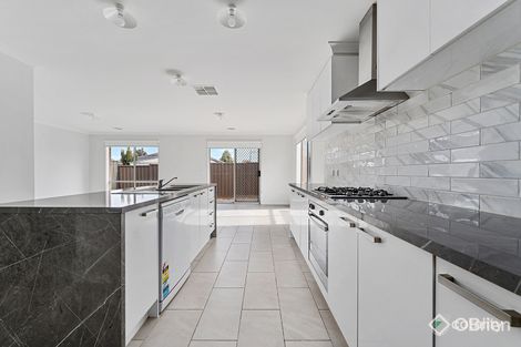 Property photo of 37 Ambervue Drive Cobblebank VIC 3338