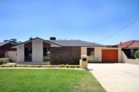 17 Brookland Cres, Marangaroo, WA 6064