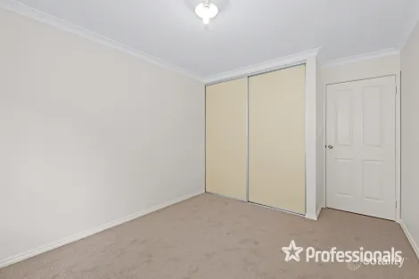Property photo of 4 Nemcia Close Yakamia WA 6330