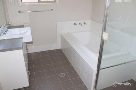 Property photo of 40 Kerrigan Crescent Elderslie NSW 2570